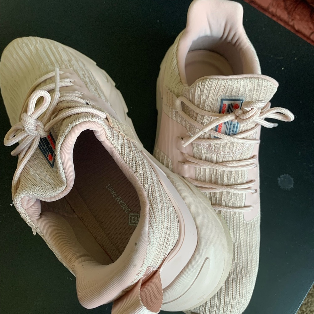 Womens walking shoe in dust pink